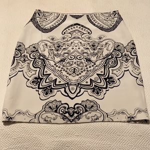 Beautiful silk black & white print 20”length skirt